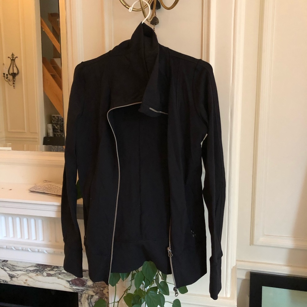 Lululemon black zip up jacket